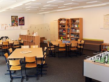 Betreuungsraum mit Tischkicker der BEB an der Gemeinsschaftsschule Harksheide