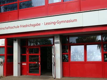 Eingang des Schulzentrums Nord in Norderstedt