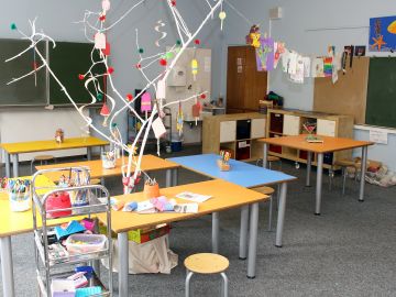 Bunt geschmücktes Bastelatelier der BEB in Norderstedt an der GKS