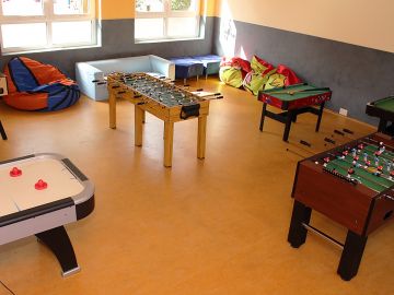 Kickerraum mit Kickern, Billardtischen und Airhockey der OGGS Friedrichsgabe