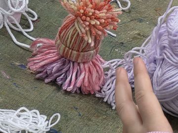 Wichtel basteln in der Adventszeit in der BEB Nachmittagsbetreuung der OGGS Pellworm in Norderstedt