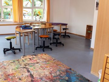Aufgeräumtes Atelier in der Nachmittagsbetreuung der OGGS Friedrichsgabe