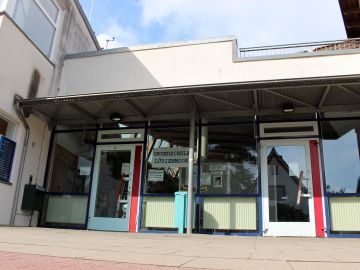 Eingang der offenen Ganztagsgrundschule Lütjenmoor in Norderstedt