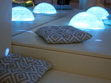 Podest im Snoezelenraum der OGGS am Wittmoor in Norderstedt