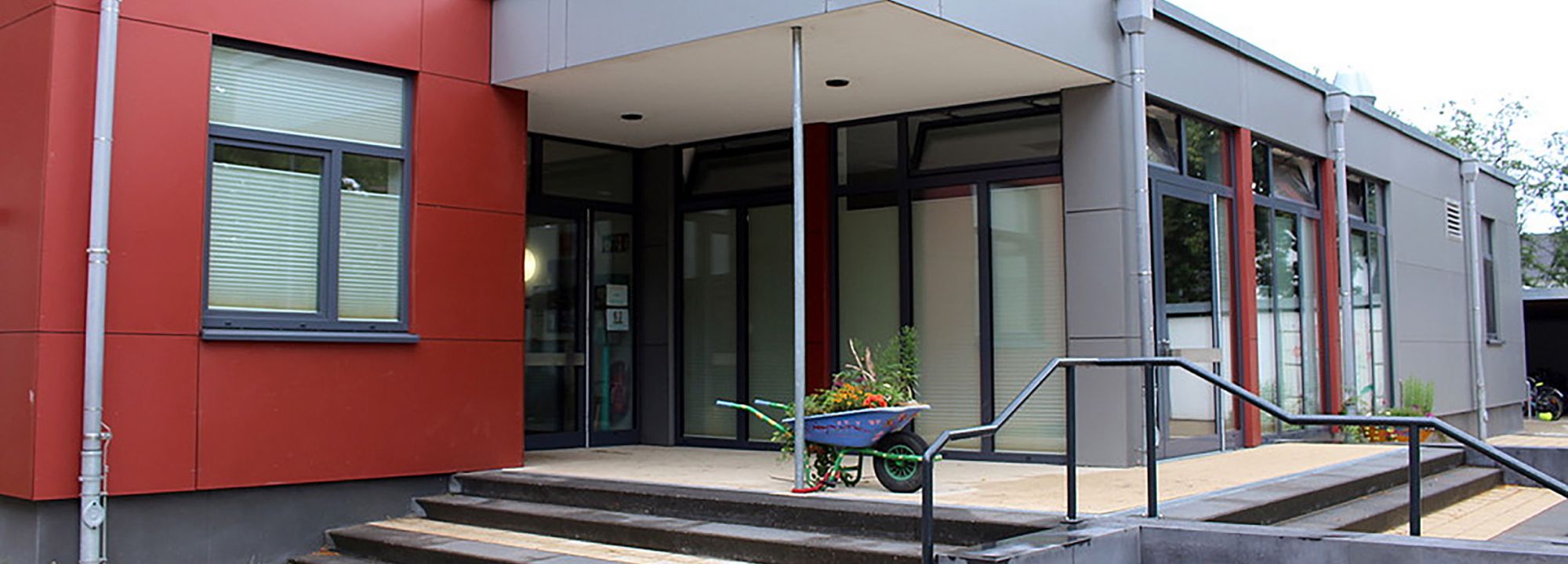 BEB-Eingang für die Nachmittagsbetreuung der OGGS Glashütte