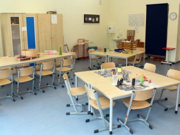 Kreativraum mit vielen Sitzmöglichkeiten für die Kinder der BEB NAchmittagsbetreuung an der OGGS Niendorfer Straße in Norderstedt